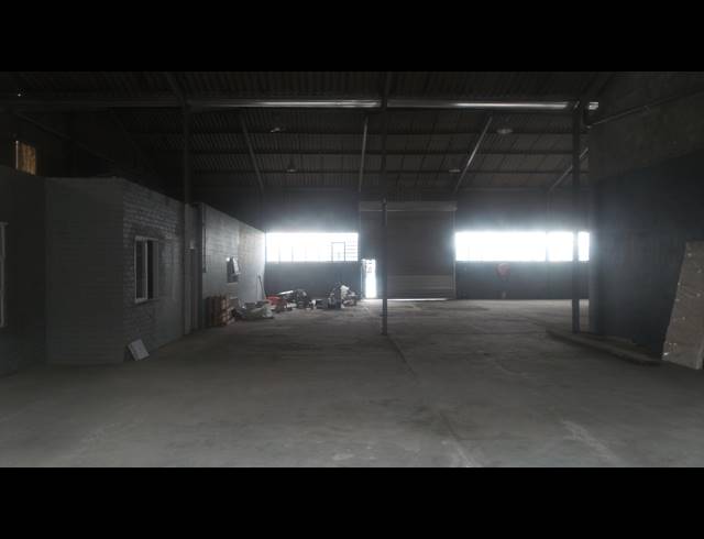 815M² FACTORY TO LET IN STIKLAND